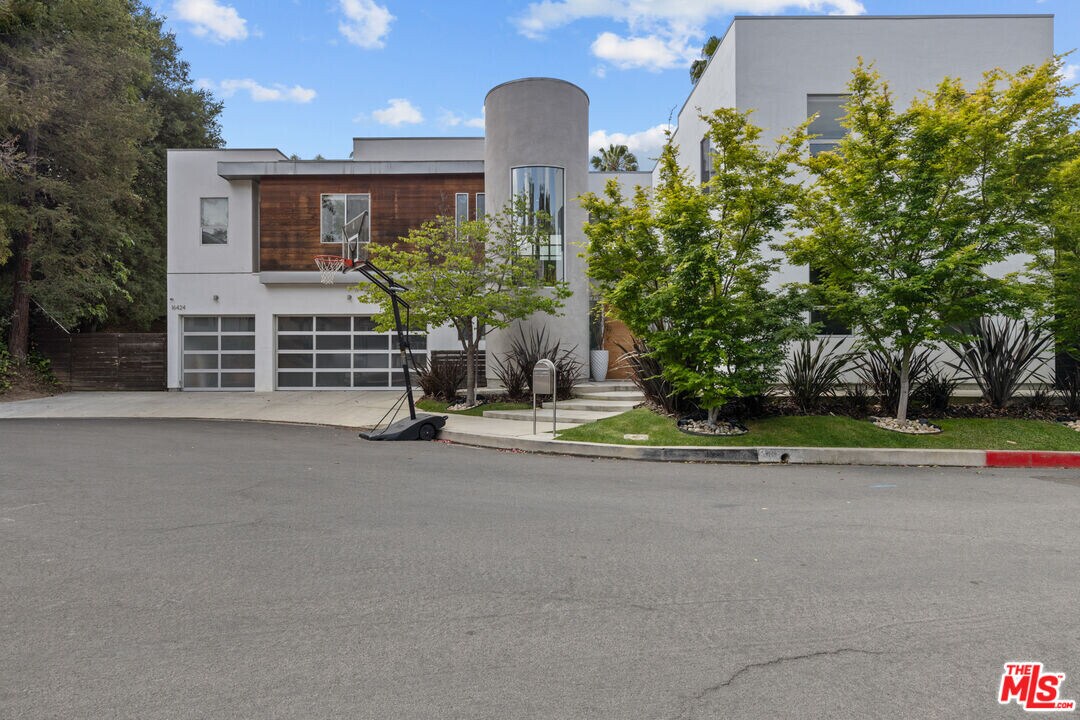 16424 Marbro Dr in Los Angeles, CA - Building Photo