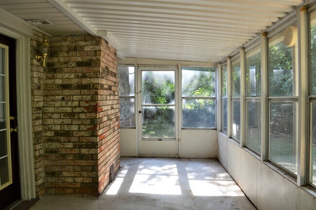 property at 11 Rock Holw Rd