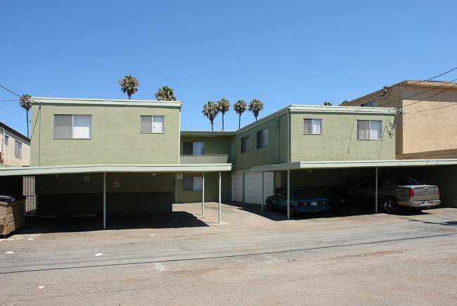 Edgewood Way Apartments in Oxnard, CA - Building Photo - Building Photo