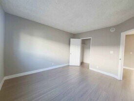 8720 Orion Ave, Unit 21 in Los Angeles, CA - Building Photo