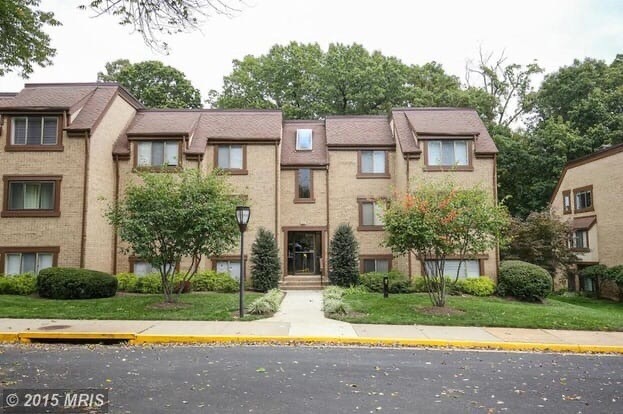 1659 Parkcrest Cir, Unit 200 in Reston, VA - Building Photo