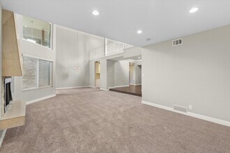 12321 Ocean Park Blvd, Unit 12321 Ocean Park Blvd #14 in Los Angeles, CA - Building Photo - Building Photo