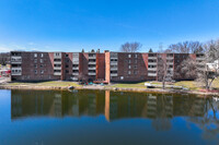 Lakeview Terrace in Oakdale, MN - Foto de edificio - Building Photo