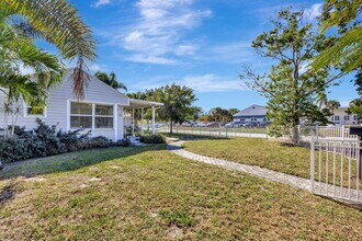 736 Rockland Dr in West Palm Beach, FL - Building Photo - Building Photo