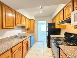 14 Newtown Rd in Danbury, CT - Building Photo - Building Photo