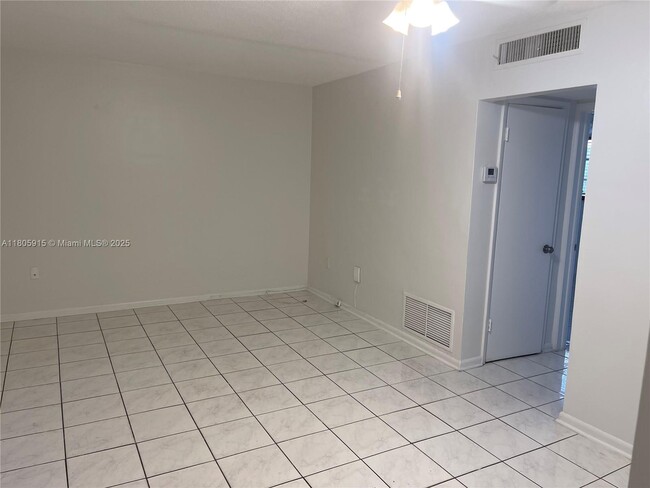 3881 W Flagler St in Miami, FL - Building Photo - Building Photo