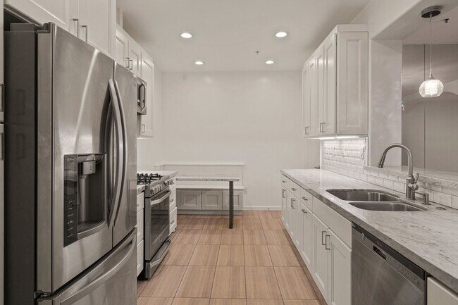 930 N Doheny Dr in West Hollywood, CA - Building Photo - Building Photo