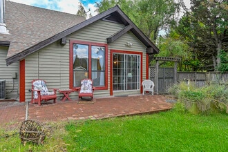 715 W A Barr Rd in Mount Shasta, CA - Building Photo - Building Photo