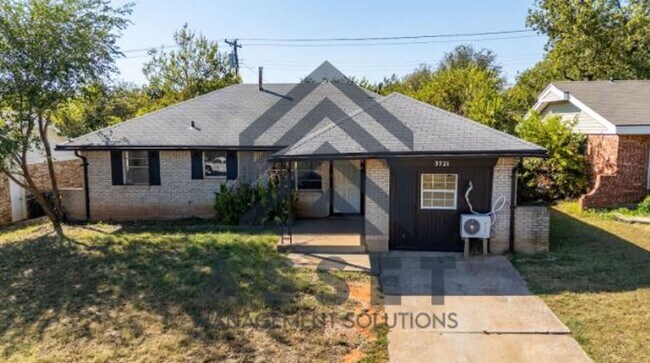 3721 Parkwoods Ln in Midwest City, OK - Building Photo - Building Photo