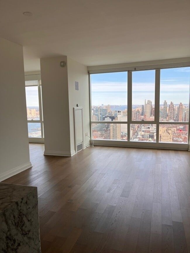 property at 460 W 42nd St