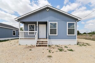 1087 Schubert Ln in Niederwald, TX - Building Photo