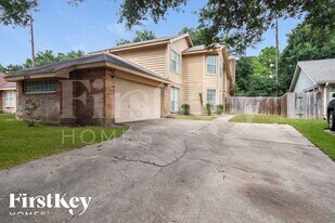 8654 Pine Falls Dr, Unit 402 in Houston, TX - Building Photo