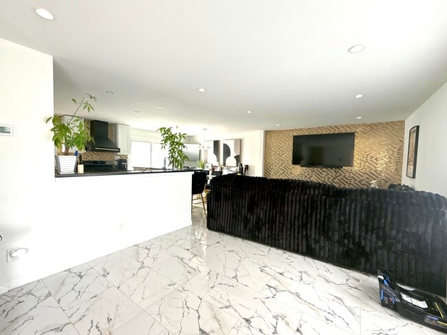 44 Leonhardt Ct in Saddle Brook, NJ - Building Photo - Building Photo
