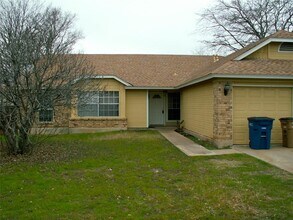 2002 Leeann Dr in Austin, TX - Building Photo - Building Photo