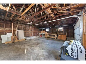 1706 Oak St in La Grande, OR - Building Photo - Building Photo