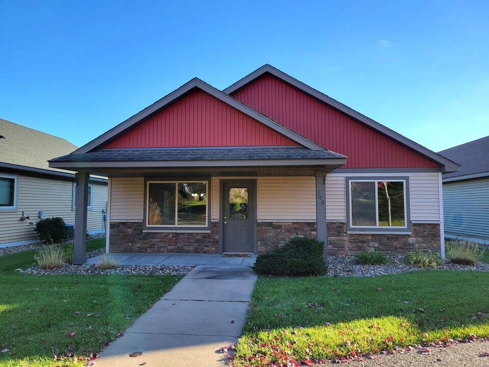 146 W Cemetery Rd in River Falls, WI - Building Photo