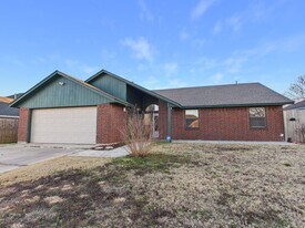 3904 SW Parkridge Blvd in Lawton, OK - Building Photo