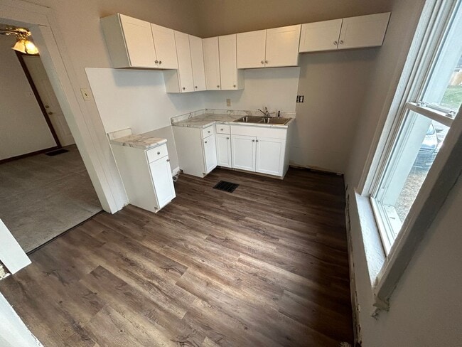 1205 W Taylor St in Bloomington, IL - Building Photo - Building Photo