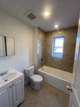 559 Broadway, Unit 2 in Newark, NJ - Foto de edificio - Building Photo