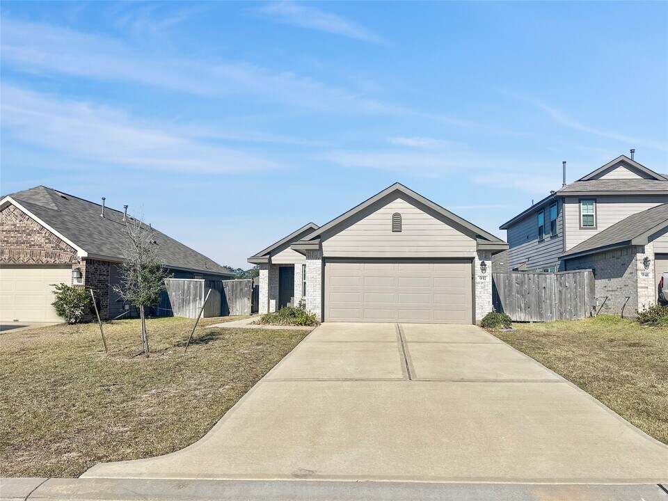 937 Silver Birch Br in Magnolia, TX - Building Photo
