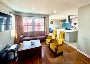 1702 Queensbury Cir in Hoffman Estates, IL - Building Photo - Building Photo