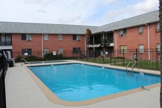 Colonial Arms Apartments in Port Lavaca, TX - Foto de edificio - Building Photo
