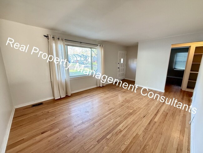 7512 Newton St in Overland Park, KS - Building Photo - Building Photo