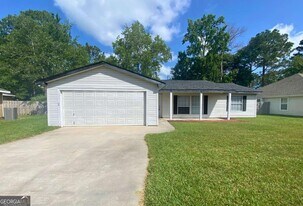 1108 Sussex St in St. Marys, GA - Building Photo