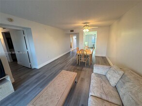 13700 SW 11th St in Pembroke Pines, FL - Building Photo - Building Photo