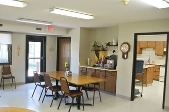 Lincoln Apartments I&II in Pierre, SD - Building Photo - Building Photo