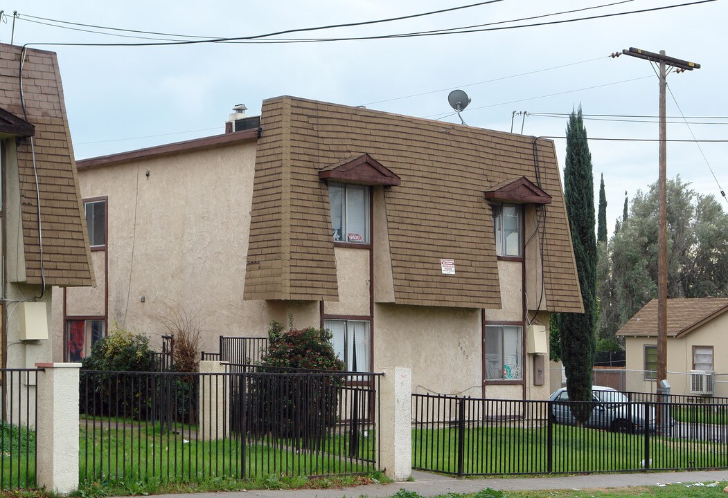 1405 Lugo Ave in San Bernardino, CA - Building Photo