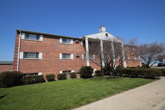 8767 Reading Rd in Cincinnati, OH - Building Photo - Other