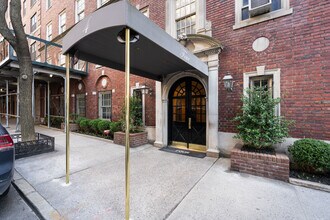 Co-op in New York, NY - Foto de edificio - Building Photo