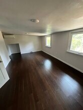 10909 Linden Ave N, Unit Linden House Unit A in Seattle, WA - Building Photo - Building Photo