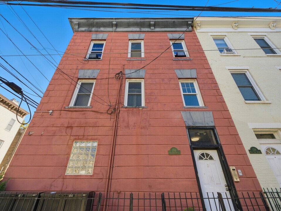 158 New York Ave in Jersey City, NJ - Building Photo