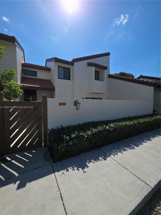 12510 SW 94th Terrace in Miami, FL - Building Photo - Building Photo