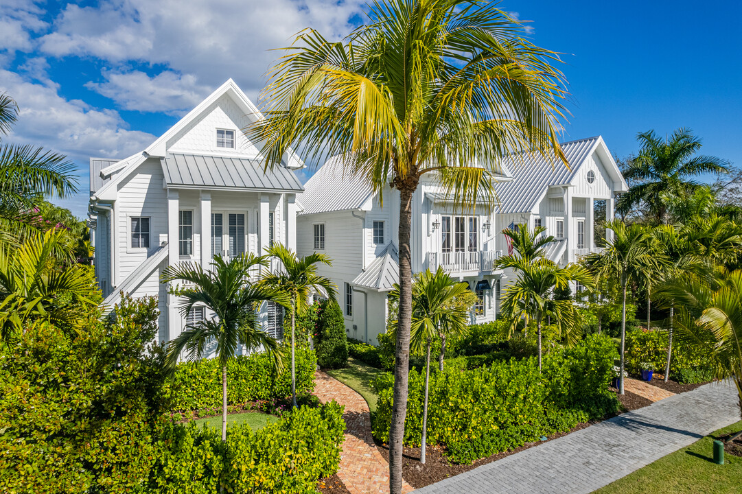 825-990 10th Ave S in Naples, FL - Building Photo