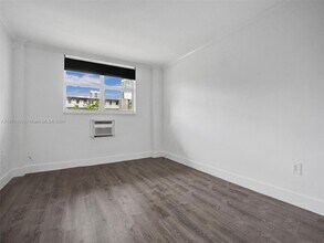 1300 Lincoln Rd in Miami Beach, FL - Building Photo - Building Photo