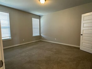 301 Ancellotta Wy in Leander, TX - Building Photo - Building Photo