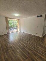 10773 Cleary Blvd in Plantation, FL - Building Photo