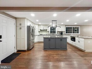 2653 Petersborough St in Herndon, VA - Building Photo - Building Photo