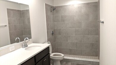 6029 Eagle Pointe Dr in Lakeland, FL - Building Photo - Building Photo