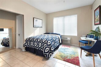 3710 Collins Ave in Miami, FL - Building Photo - Building Photo