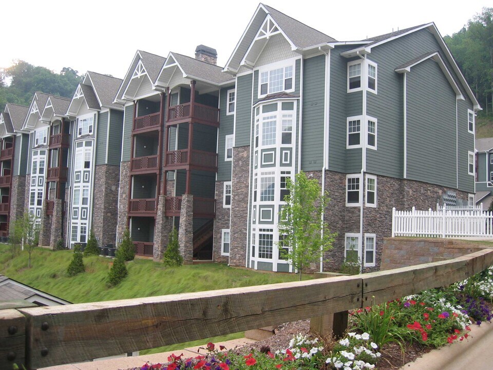 1000 Olde Eastwood Village Blvd in Asheville, NC - Building Photo
