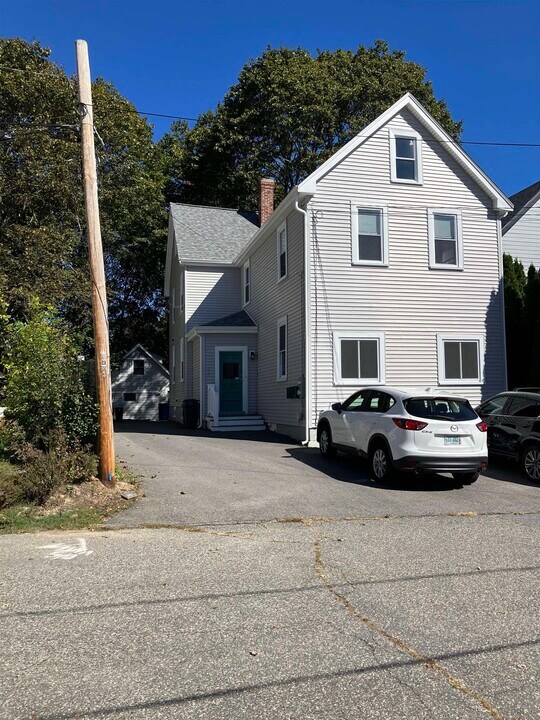 145 Stark St in Portsmouth, NH - Building Photo