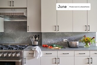 Room in Shared 11.0 bed/6 bath home in New York, NY - Building Photo - Building Photo