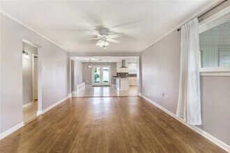 561 E William David Pkwy in Metairie, LA - Building Photo - Building Photo