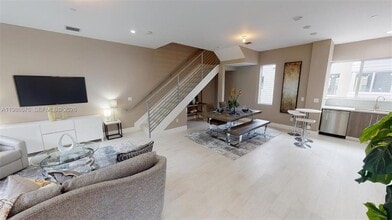 626 NE 12th Ave in Fort Lauderdale, FL - Foto de edificio - Building Photo