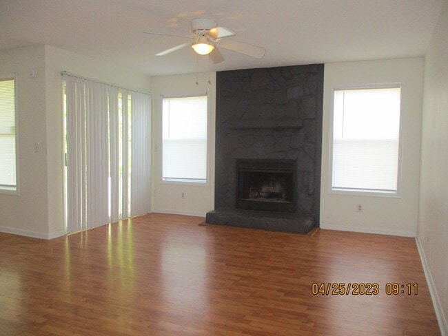 1014 Brookhollow Dr in Fayetteville, NC - Building Photo - Building Photo