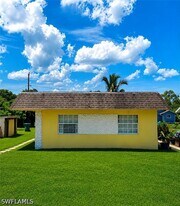 3080 Linwood Ave in Naples, FL - Building Photo